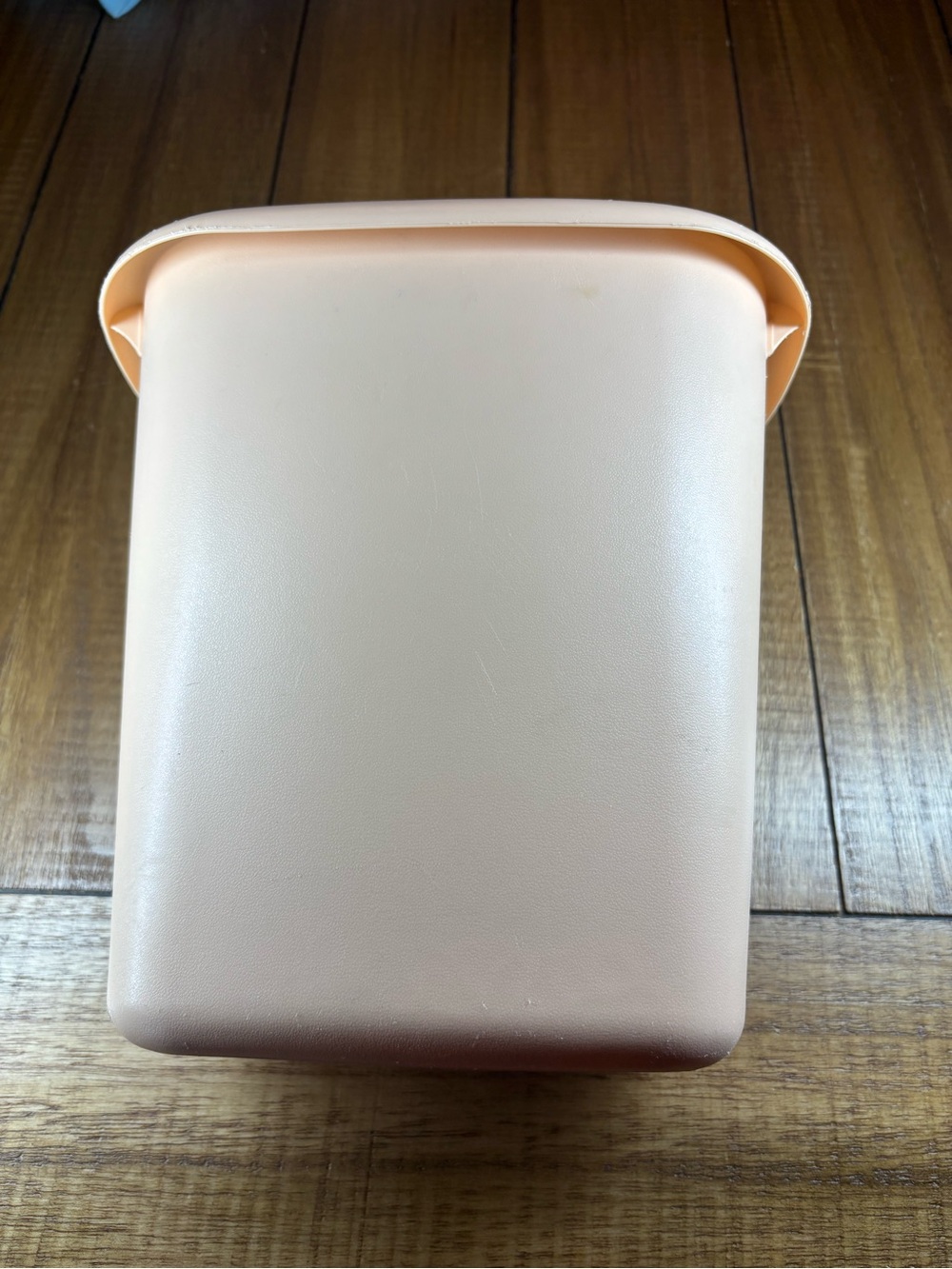 Vintage Peach “creamsicle” Plastic waste basket - Rubbermaid, Grannycore